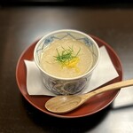 よし町 - なめらか茶碗蒸し！
                                具材も珍しいキノコが入ってて一流店は違うなあ〜って感じ！めちゃ好き！