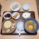 551蓬莱 - 料理写真:551点心セット(1,700円)
焼売2個(+240円)