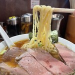 らぁめん蔵持 - 遠近法で麺がはるか彼方にみえる