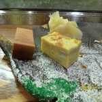 小判寿司 - 玉も二種｡カステラと出汁巻。