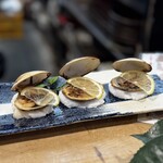 四国三郎 よしの川 - 大アサリ焼き3ヶ800円
