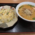 佳佳 - 担々麺と炒飯セット