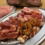 焼肉 幸 - カルビ550円  サガリ750円  ホルモン450円 すべて×2！
