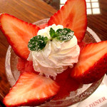 ＡＳ CLASSICS DINER - 2015年1月のデザート いちごパフェ。