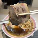 まるえ中華そば 巣鴨 - 大判チャーシューリフトアップ！
