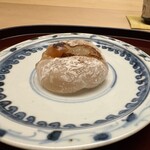 徳ㇵ本也 - 干し柿と百合根のくず焼き