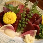 呑み喰い処 一久 - 【'26.1】クジラの刺身　900えん