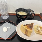 レ・カドゥ・サンセ - 鴨と白ネギのキッシュや酒粕のスープをはじめクリームチーズと柿のディップみたいなものもとても美味しかったです(*^ω^*)