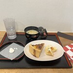 レ・カドゥ・サンセ - 新春プレートで、ナプキンも含めてお正月らしいです(*^▽^*)