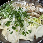 酒呑倶楽部 つなよし - No7「選べるお味!もっちり水餃子鍋」