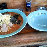 ラーメンショップ - ﾐｿ特盛りと普通の丼