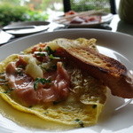 FOUR SEASONS RESORT BALI AT JIMBARAN BAY - スモークサーモンのオムレツ☆