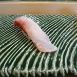 小判寿司 - 鯛。