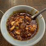 yaab thai - 麻婆豆腐。全体写真を撮り忘れて、自分の器に盛ったもの。