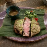 yaab thai - 豚を焼いたもの。パクチー！