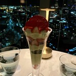 VUE MER (フェアモント東京) - ストロベリーパフェ