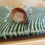 小判寿司 - 〆鯖(白板昆布を載せた松前風)