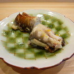 小判寿司 - 穴子つめと塩。