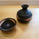 小判寿司 - 酒器。