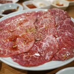 炭火焼肉ホルモンさわいし - 右からサガリ、純血但馬牛ヤザワビーフ　シンシン、トモサンカク