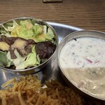 エリックサウス - サラダ（左）とライタ（右）