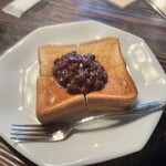 信濃屋 - 粒あんがのったトースト