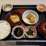 大戸屋 - 料理写真:ほっけ炭火焼と唐揚げの朝定食
