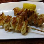 鶴亀 - 鶏皮２本塩 200円(税込)(2026年1月22日撮影)