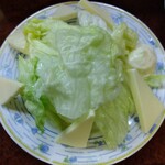 鶴亀 - お通し 200円(税込)(2025年12月26日撮影)