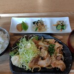 居酒屋 潮 酒と飯処 - おかず定食 生姜焼き 1200円、ごはん大盛り無料になります