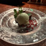 カルネジーオ イースト - 