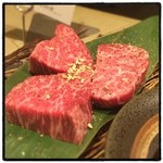 食彩和牛 しげ吉 - シャトーブリアン。やや水分量に欠けていましたが、歯切れ良く、旨味もしっかりとした美味しいヒレでした。