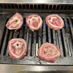 焼肉ホルモン酒場 まる助 - 【2026.1.23(金)】お肉を焼いている