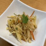 焼鳥 はちまん - 筍の姫皮きんぴら　山椒のせ