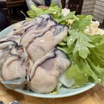 すき焼･鍋物 なべや - 牡蠣大きいです。水炊き