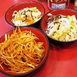 野菜畑￥６０ｘ２　＋　細切りネギ(辛味噌合え)￥１００