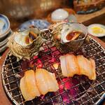 魚や 旬平 - 七輪焼き（さざえ、ハモ）