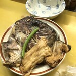 ミナミカワ - 鯛のあら煮350円　ボリューム満点