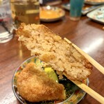 焼鳥どん - 罪深い 炙りバター揚げおにぎりを食べるところ