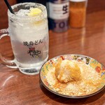 焼鳥どん - シャリ生レモンと白雪タルタル卵 卵黄ソースがけ グラナパダーノ