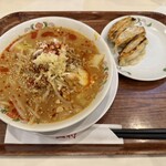 餃子の王将 - 料理写真:辣菜麺、にんにく激増し餃子(ジャストサイズ)
