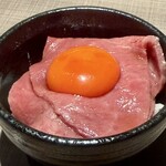 うし松 - 黄身が輝くサーロイン牛丼