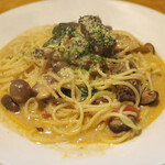 アジル - ドルチェランチ（牛バラとほうれん種のクリームスパゲティー）