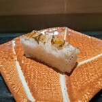 京極寿司 - 太刀魚の蒸し寿司（サスエ前田）。