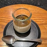 京極寿司 - ほうじ茶のブランマンジェ、金箔散らし。