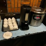 ミユンヘン - ←左がホットコーヒー　　　右がスープ→
