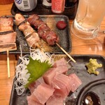 丸一酒場 - 串焼き、マグロぶつ