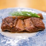 La Stalla - 2026.1 マルサーラと赤ワインで4時間ゆっくり煮込んだ対馬産近藤さんの大穴子1.83kgサイズ 地物ごぼう ゆずもファーム産フェンネル
