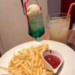 Botanical Garden SARU CAFE - 