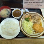 キッチン 南国 - 「カニクリームコロッケ・しょうが焼き」(980円)と「ハーフカレールー」(100円)